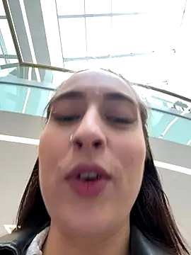 Holly Play online show from 16, 9, 2025