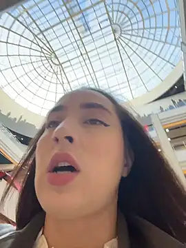 Holly Play online show from 21, 10, 2025