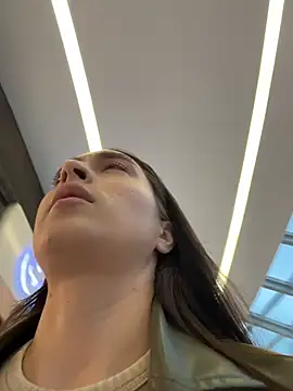 Holly Play online show from 9, 11, 2025