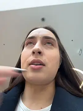 Holly Play online show from 11, 11, 2025