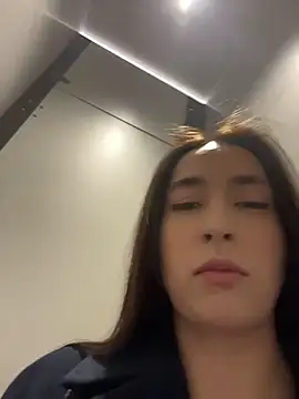 Holly Play online show from 9, 3, 2026