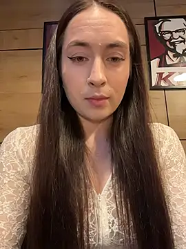 Snapshot of Holly_Play chatting on 19, 6, 2026 Holly Play online show from 19, 6, 2026