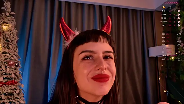 MichaellaMoon online show from 1, 1, 2025