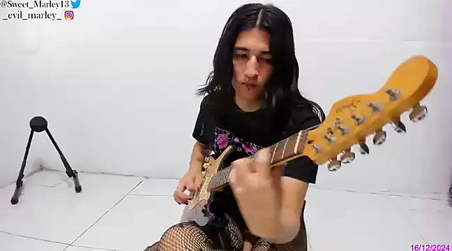 Evil Queen13 online show from 16, 12, 2024