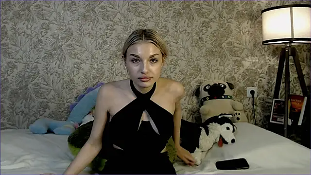 Ella Milla online show from 10, 11, 2025