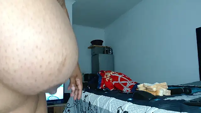 Hugetittiesxx2 online show from 19, 1, 2026