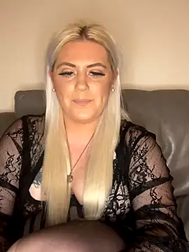 Snapshot of Blondiee3088 chatting on 3, 12, 2024 Blondiee3088 online show from 3, 12, 2024