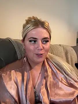 Snapshot of Blondiee3088 chatting on 20, 3, 2025 Blondiee3088 online show from 20, 3, 2025