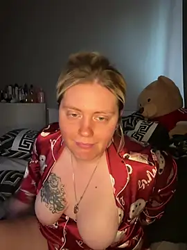 Snapshot of Blondiee3088 chatting on 4, 2, 2026 Blondiee3088 online show from 4, 2, 2026