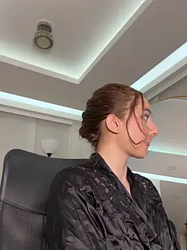 nicollefiorett online show from 18, 12, 2025