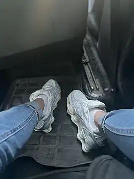 Snapshot of FeetVibe chatting on 24, 4, 2026 FeetVibe online show from 24, 4, 2026