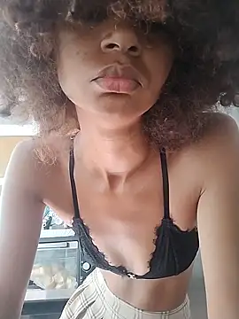 Snapshot of Emanuelle_manu chatting on 9, 12, 2024 Emanuelle manu online show from 9, 12, 2024