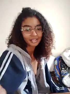 Snapshot of Emanuelle_manu chatting on 4, 5, 2026 Emanuelle manu online show from 4, 5, 2026