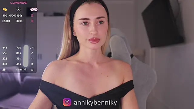 Coconutkittyy online show from 17, 2, 2025