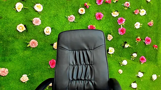 Huge Titties  online show from 30, 1, 2025