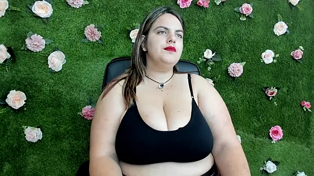 Huge Titties  online show from 23, 9, 2025