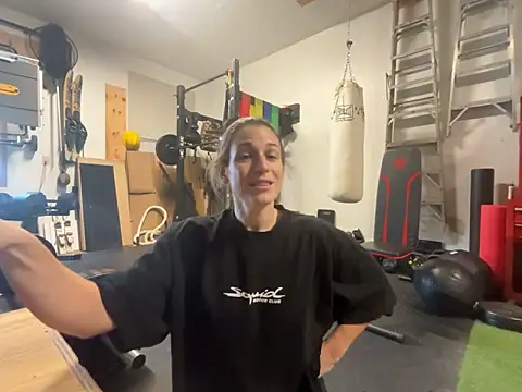 Snapshot of MissSwitch chatting on 3, 12, 2024 MissSwitch online show from 3, 12, 2024