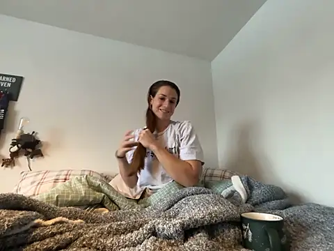 Snapshot of MissSwitch chatting on 19, 12, 2024 MissSwitch online show from 19, 12, 2024