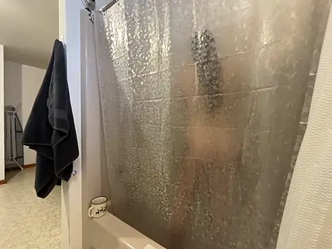 Snapshot of MissSwitch chatting on 20, 12, 2024 MissSwitch online show from 20, 12, 2024