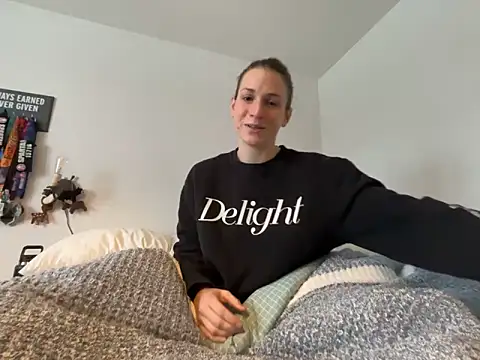 Snapshot of MissSwitch chatting on 3, 1, 2025 MissSwitch online show from 3, 1, 2025