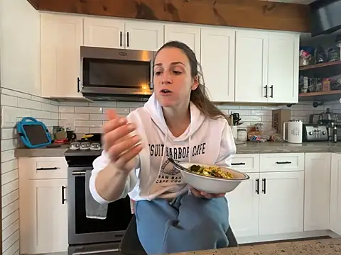 Snapshot of MissSwitch chatting on 9, 1, 2025 MissSwitch online show from 9, 1, 2025