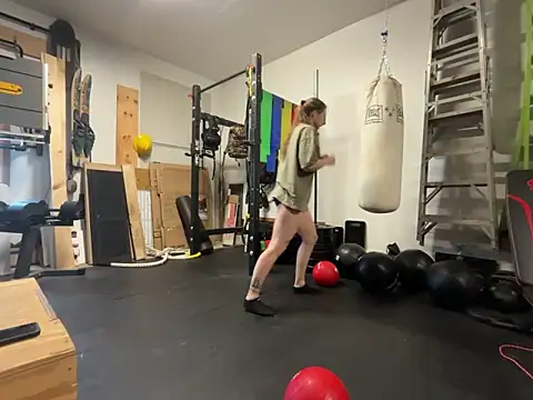 Snapshot of MissSwitch chatting on 17, 1, 2025 MissSwitch online show from 17, 1, 2025