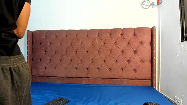 boys yourparty online show from 16, 12, 2025