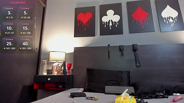 Snapshot of Samantha_Mouret chatting on 18, 12, 2025 Samantha Mouret online show from 18, 12, 2025