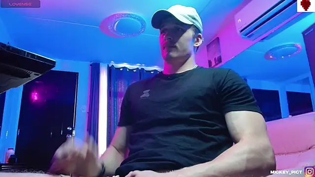 Snapshot of mickeypict chatting on 8, 11, 2025 mickeypict online show from 8, 11, 2025