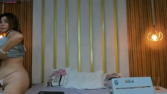 Snapshot of love_mommy chatting on 9, 3, 2025 love mommy online show from 9, 3, 2025