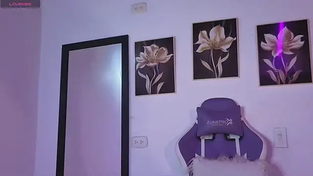 Snapshot of AnneGagner chatting on 6, 11, 2025 AnneGagner online show from 6, 11, 2025