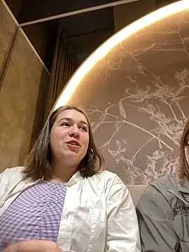 SuzieMurray online show from 11, 2, 2025