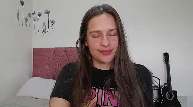 Snapshot of Serenity chatting on 4, 3, 2025 Serenity online show from 4, 3, 2025