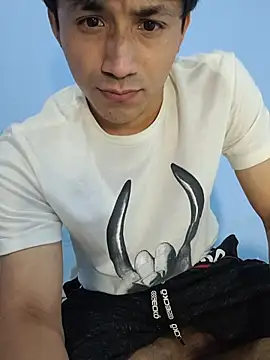 Snapshot of charlesss19 chatting on 3, 11, 2025 charlesss19 online show from 3, 11, 2025