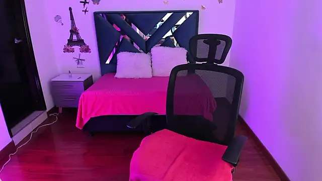 Dana martinezz online show from 10, 1, 2025