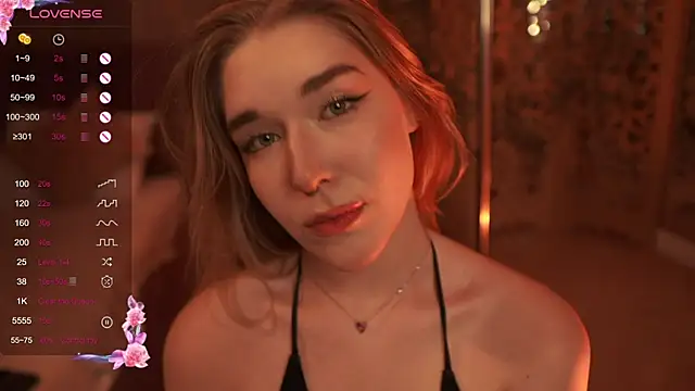 Snapshot of Smiley_Mia chatting on 11, 9, 2025 Smiley Mia online show from 11, 9, 2025