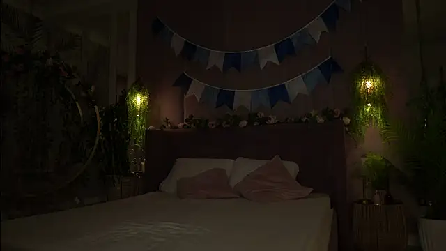 Snapshot of Smiley_Mia chatting on 28, 9, 2025 Smiley Mia online show from 28, 9, 2025