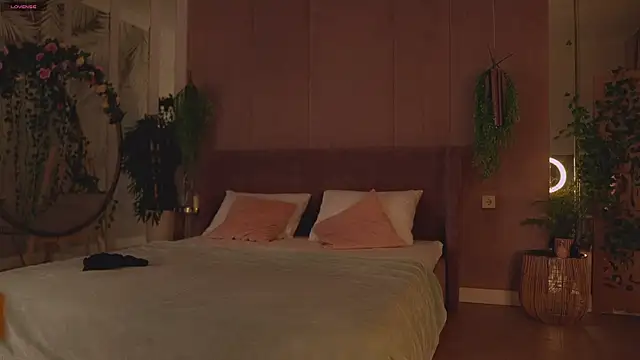 Snapshot of Smiley_Mia chatting on 11, 11, 2025 Smiley Mia online show from 11, 11, 2025