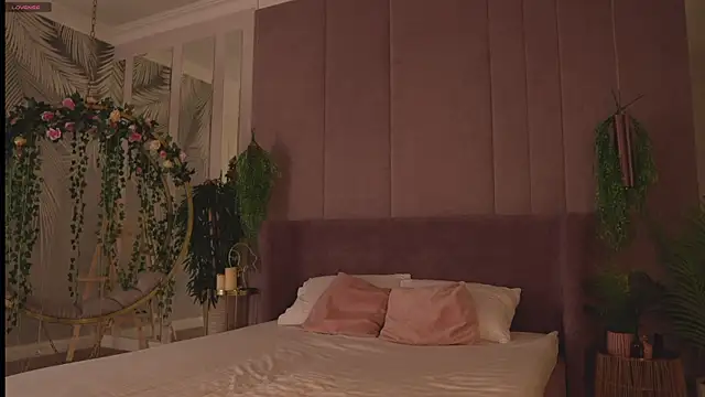 Snapshot of Smiley_Mia chatting on 16, 11, 2025 Smiley Mia online show from 16, 11, 2025