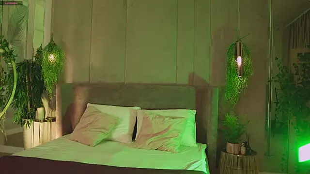 Snapshot of Smiley_Mia chatting on 21, 11, 2025 Smiley Mia online show from 21, 11, 2025