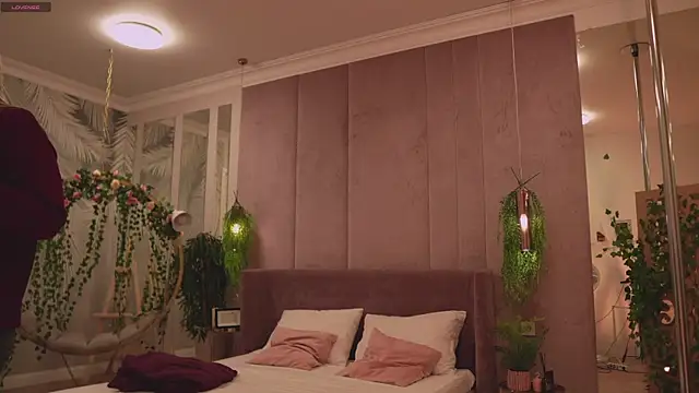 Snapshot of Smiley_Mia chatting on 22, 11, 2025 Smiley Mia online show from 22, 11, 2025