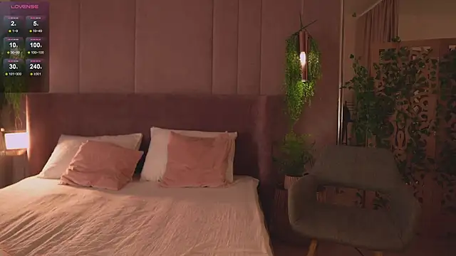 Snapshot of Smiley_Mia chatting on 24, 11, 2025 Smiley Mia online show from 24, 11, 2025