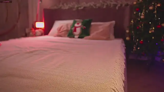 Snapshot of Smiley_Mia chatting on 3, 12, 2025 Smiley Mia online show from 3, 12, 2025