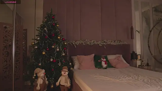 Snapshot of Smiley_Mia chatting on 14, 12, 2025 Smiley Mia online show from 14, 12, 2025