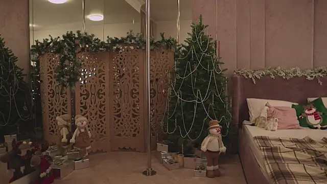 Snapshot of Smiley_Mia chatting on 20, 12, 2025 Smiley Mia online show from 20, 12, 2025