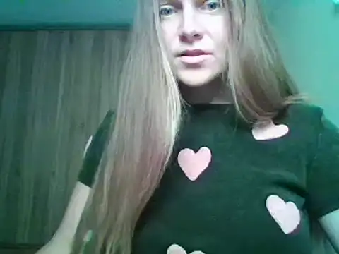 Evasapples online show from 5, 10, 2025