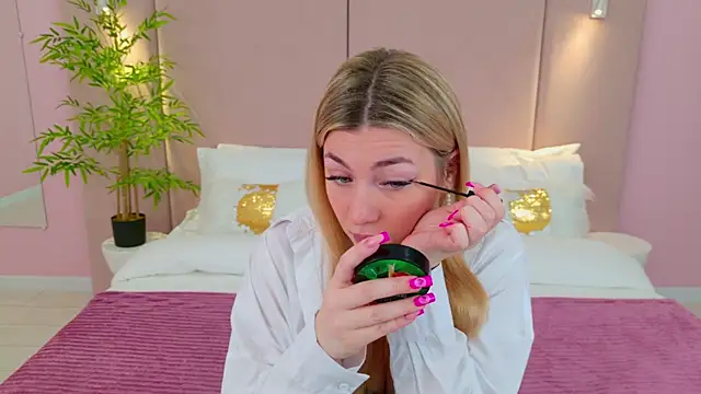 Snapshot of HelenaMorgan chatting on 11, 3, 2025 HelenaMorgan online show from 11, 3, 2025