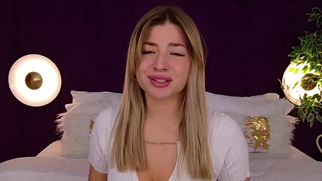 Snapshot of HelenaMorgan chatting on 18, 11, 2025 HelenaMorgan online show from 18, 11, 2025