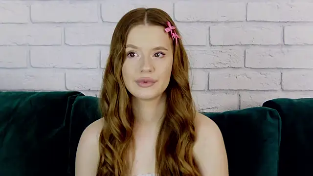 MilanaBalmain online show from 18, 2, 2025