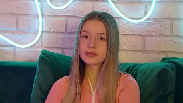 MilanaBalmain online show from 18, 3, 2025